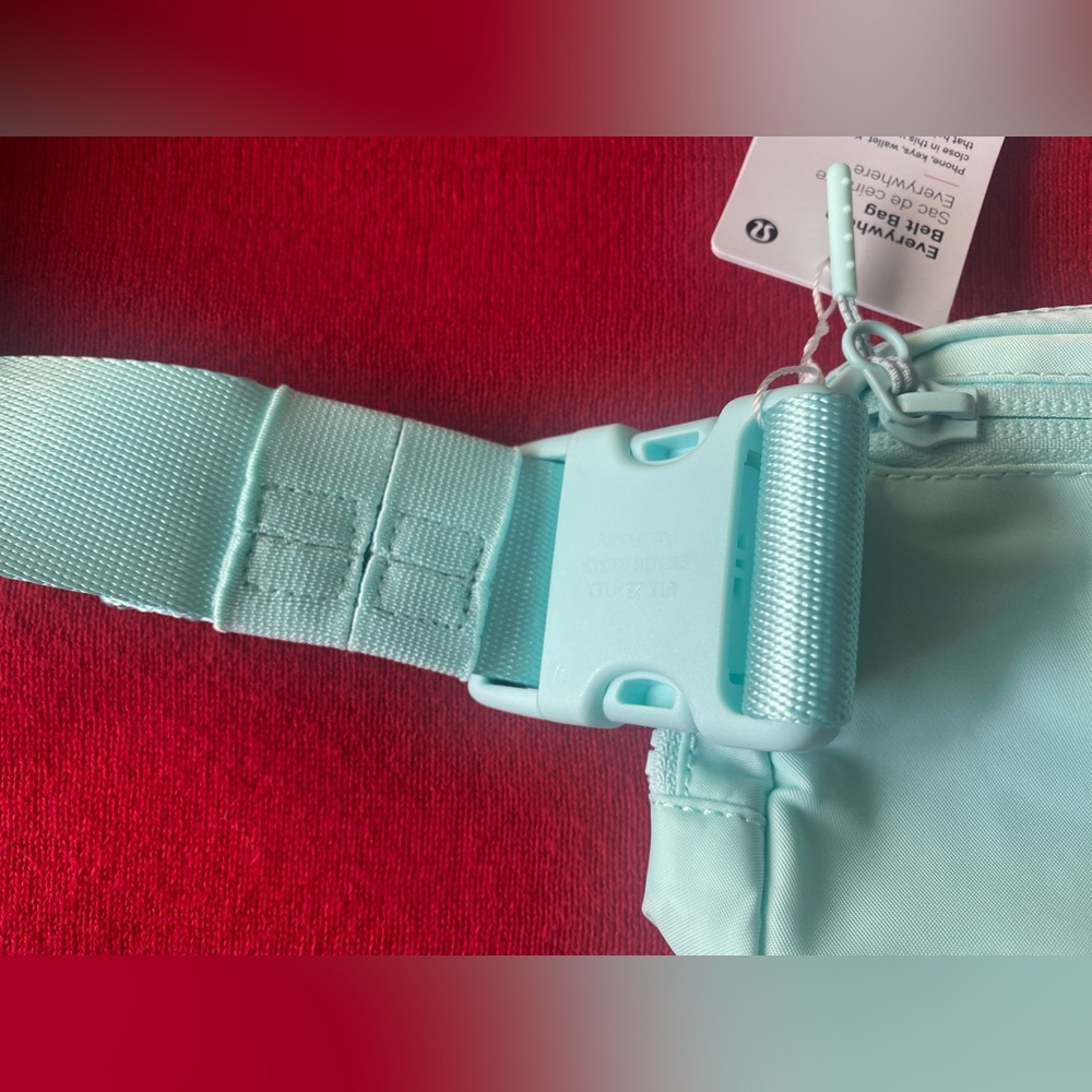 NWT! Lululemon Light Blue “Everywhere Belt Bag” - Picture 6 of 6